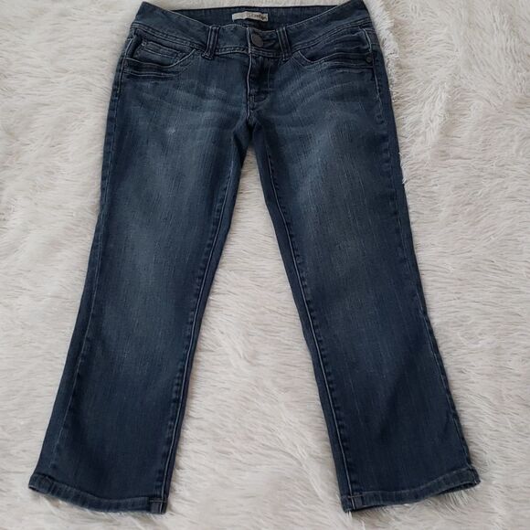 Refuge Junior's Denim Low Waisted Capri Pants - Picture 1 of 6